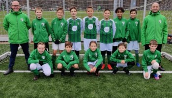 JO12-2 netjes in de trainingspakken door Autobedrijf Eric van de Weijer