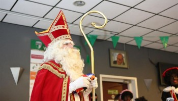 De bende van Gulzige Gerard kaapt Sint z’n Cadeautjesboot