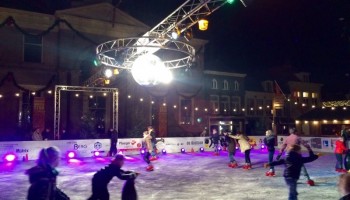 De jeugd uit de J010, J011, J012 en J013 kan hun schaatsen uit het vet halen!