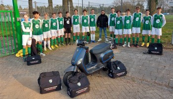 Nieuwe tassen voor JO17-4 dankzij Scooter Point Deinum