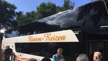 Zaterdag vertrekt de bus om 13:00 uur naar Rotterdam