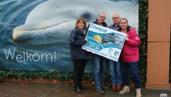 Uitreiking cheque Dolfijne Dag 2016