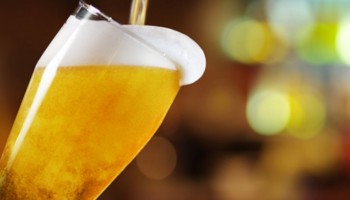 Verhoging prijs voor een biertje in de kantine.